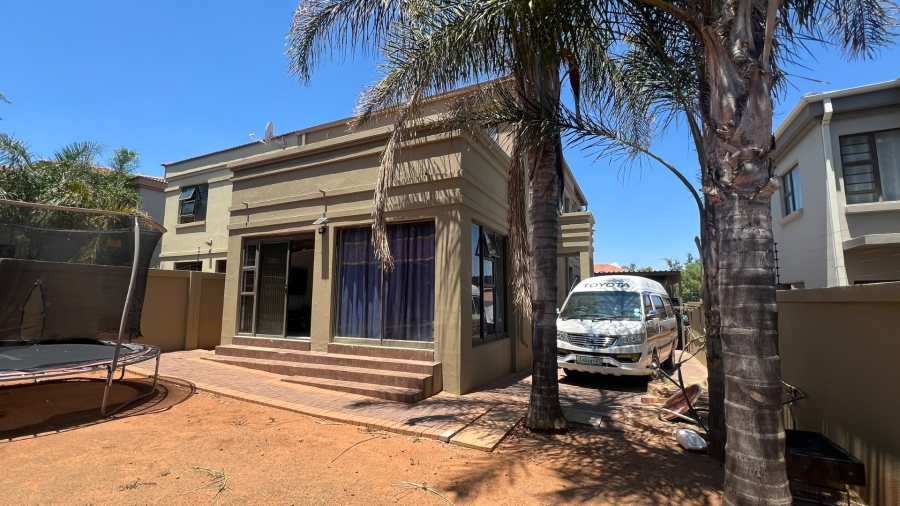 3 Bedroom Property for Sale in Langenhovenpark Free State